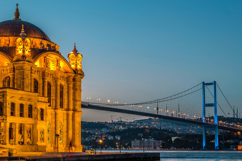 Bosphorus Strait in Istanbul: Facts, Ferries and Cruise Planning