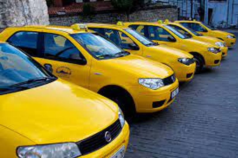 Istanbul Taxi Guide: Prices & Tips (2023)
